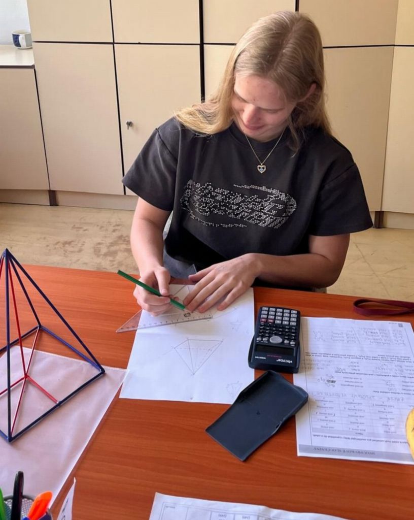 V krajském kole matematické olympiády se naše žákyně Petra Dandová neztratila